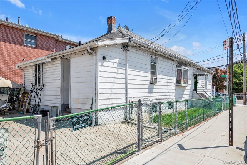Corner Property With 4 Parking Spaces. Four Major Bedrooms With - photo 6