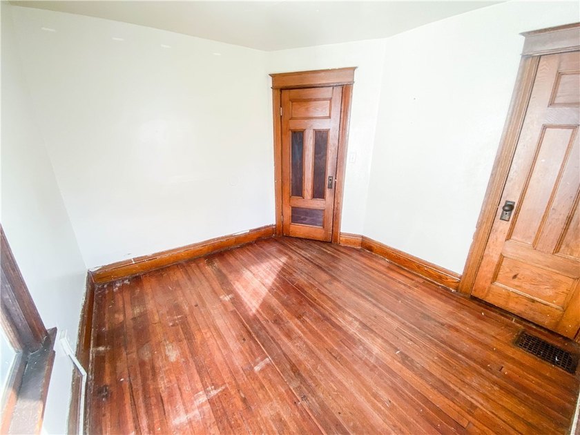 Spacious colonial located in the heart of the City of Rochester! - photo 13