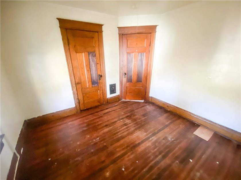 Spacious colonial located in the heart of the City of Rochester! - photo 15