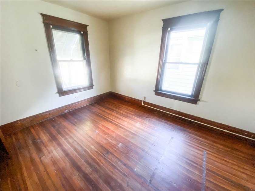 Spacious colonial located in the heart of the City of Rochester! - photo 16