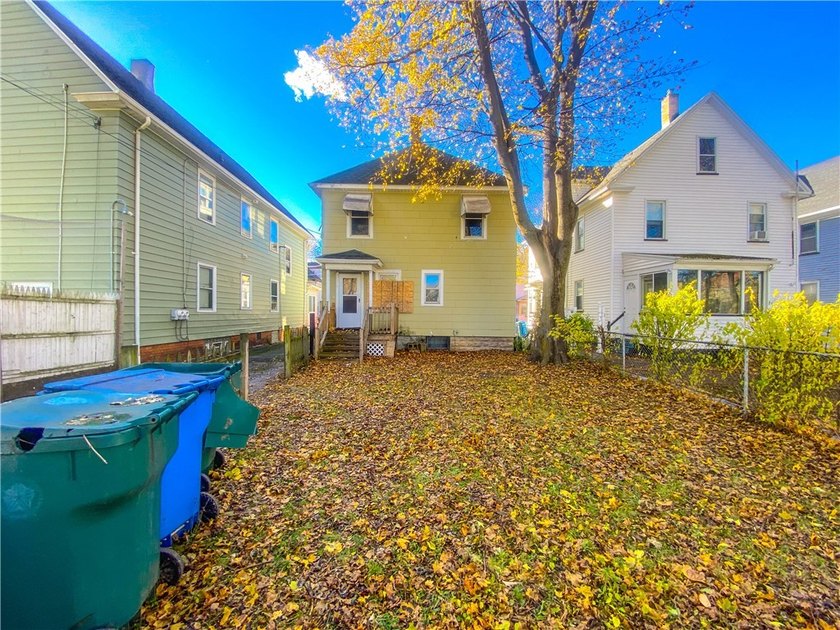 Spacious colonial located in the heart of the City of Rochester! - photo 18