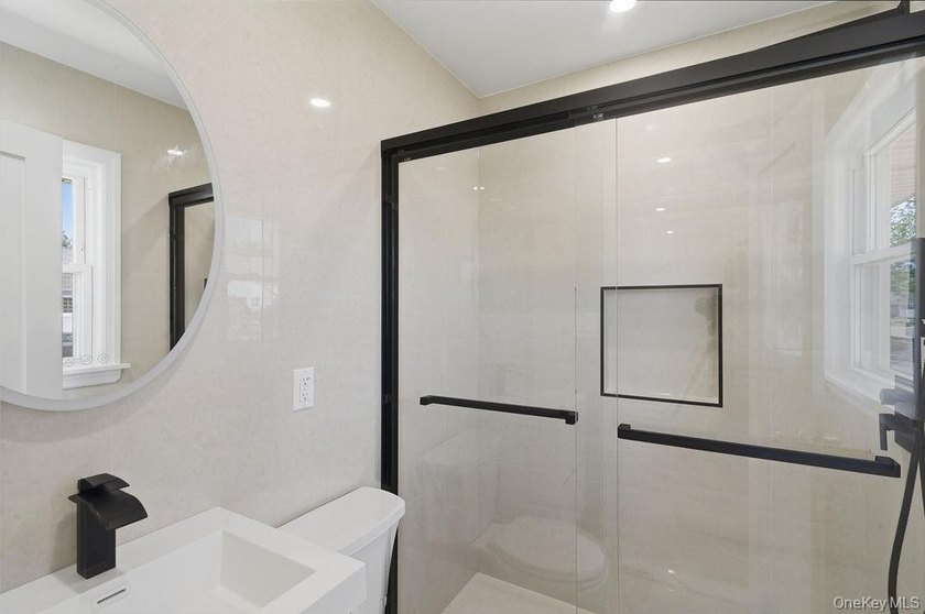 Welcome to 2934 Kinloch Road, a beautifully renovated 4-bedroom - photo 18
