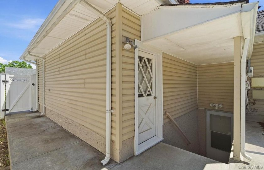 Welcome to 2934 Kinloch Road, a beautifully renovated 4-bedroom - photo 28