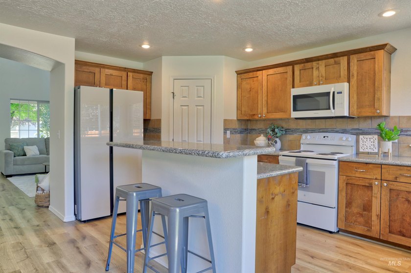 Nestled in Northwest Meridian, this updated home blends space - photo 5
