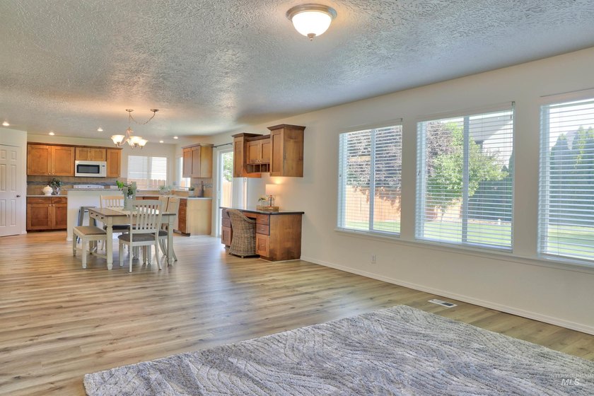 Nestled in Northwest Meridian, this updated home blends space - photo 6