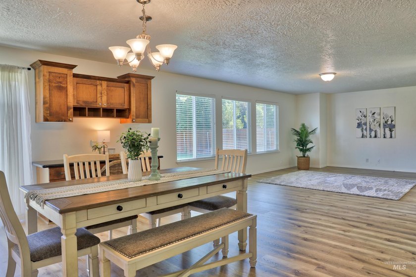 Nestled in Northwest Meridian, this updated home blends space - photo 7