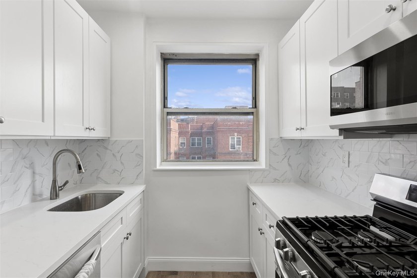 Welcome to The Greenbriar, one of Forest Hills' most - photo 3