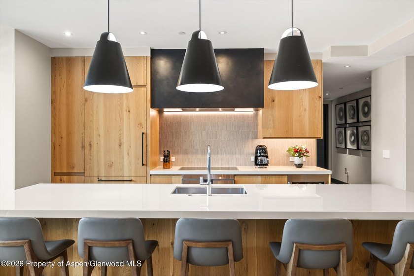 Thoughtfully designed, with sophisticated finishes - photo 8
