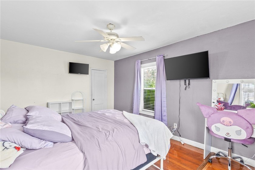 Timeless Charm Meets Modern Comfort in Alameda Estates Welcome - photo 12