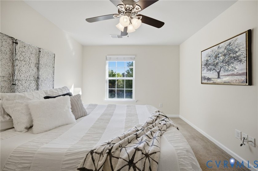 Nearly 3,500 square feet with a backyard built for entertaining - photo 27