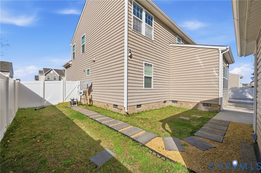 Nearly 3,500 square feet with a backyard built for entertaining - photo 37