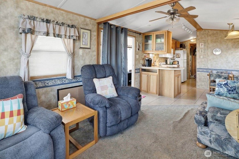 Come enjoy the vibrant coastal community of Birch Bay! This 2008 - photo 4