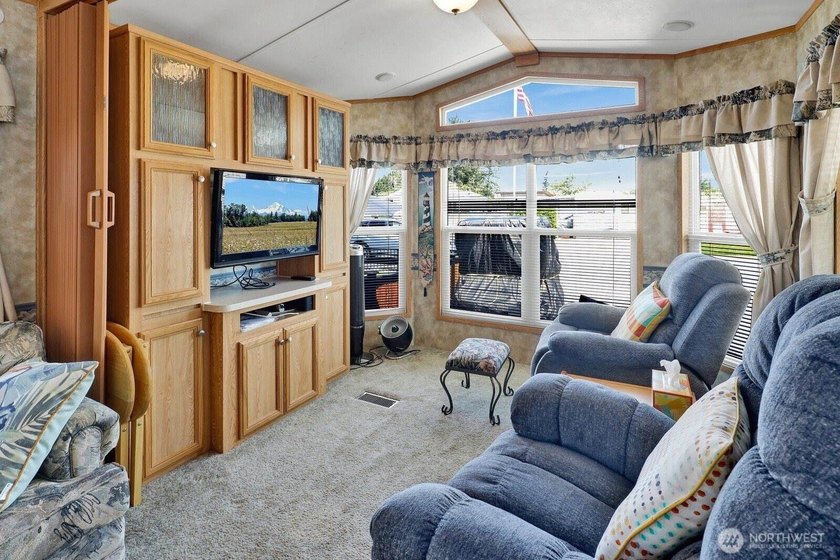 Come enjoy the vibrant coastal community of Birch Bay! This 2008 - photo 5