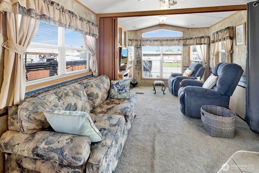 Come enjoy the vibrant coastal community of Birch Bay! This 2008 - photo 6