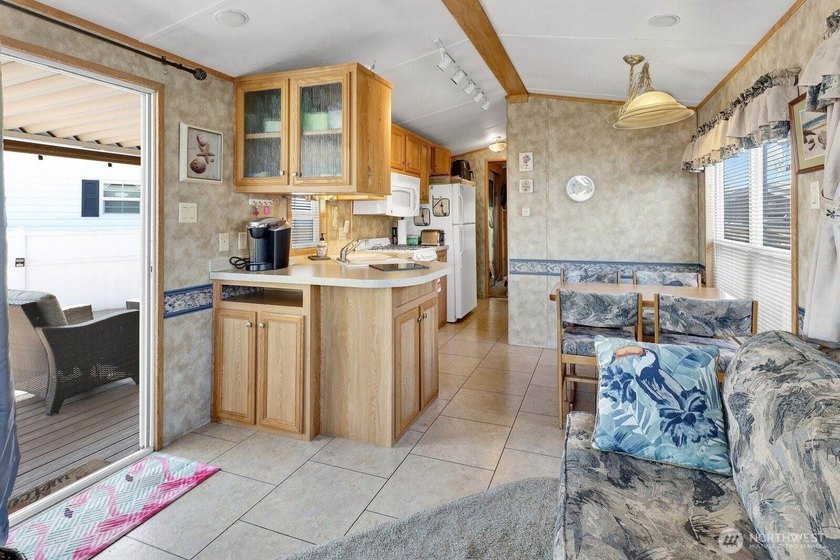 Come enjoy the vibrant coastal community of Birch Bay! This 2008 - photo 7