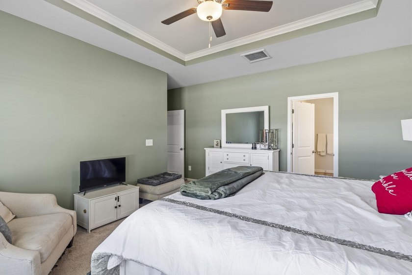 Four-bedroom, two-bathroom, single-story ranch home with pond - photo 16