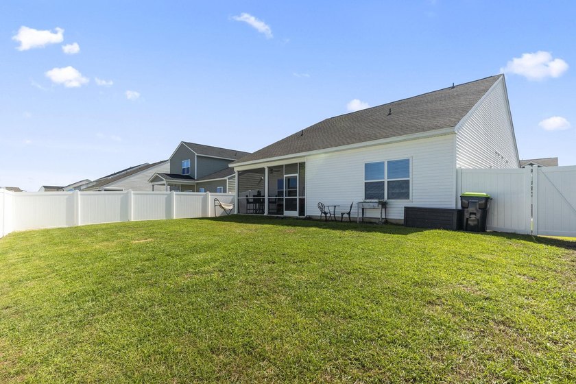 Four-bedroom, two-bathroom, single-story ranch home with pond - photo 30