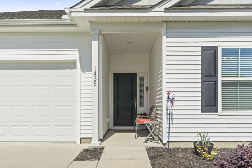 Four-bedroom, two-bathroom, single-story ranch home with pond - photo 33
