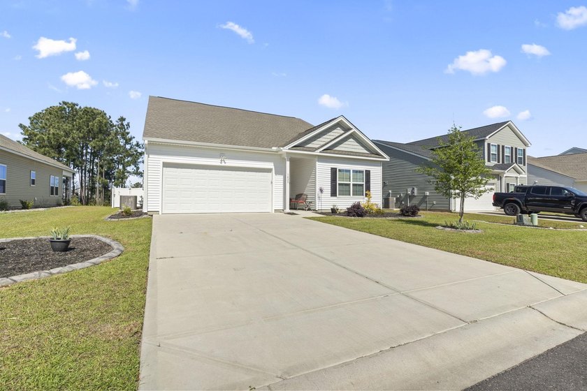 Four-bedroom, two-bathroom, single-story ranch home with pond - photo 34
