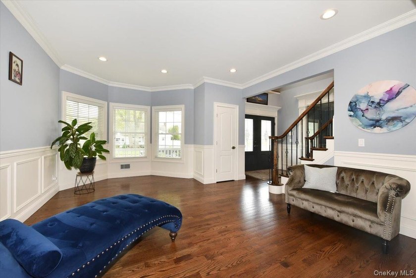 This Lee Kirsch custom-built colonial offers the perfect blend - photo 8
