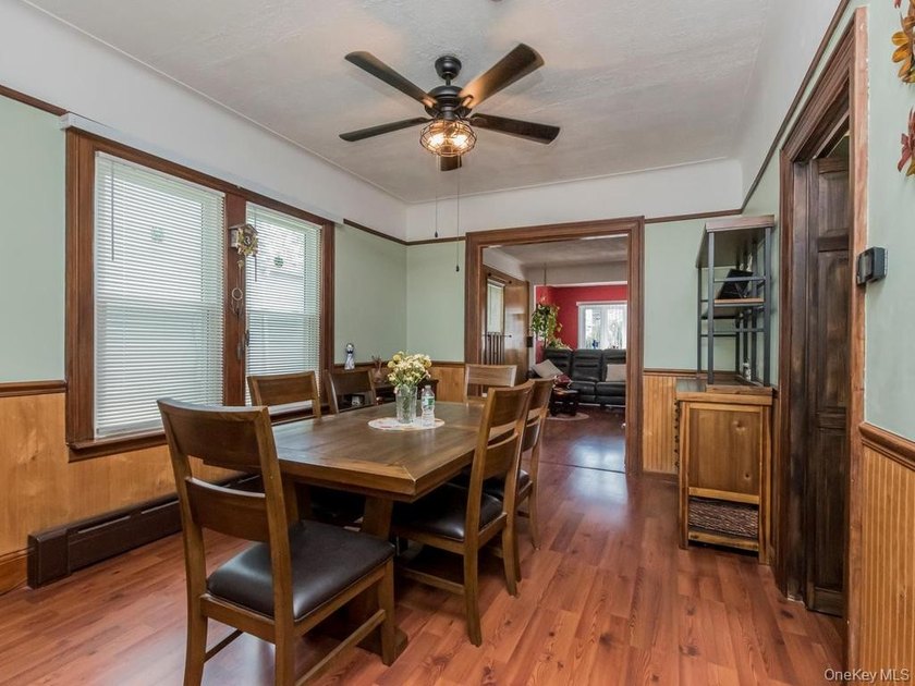This welcoming THROGS NECK bungalow charmer is set on a quiet - photo 8