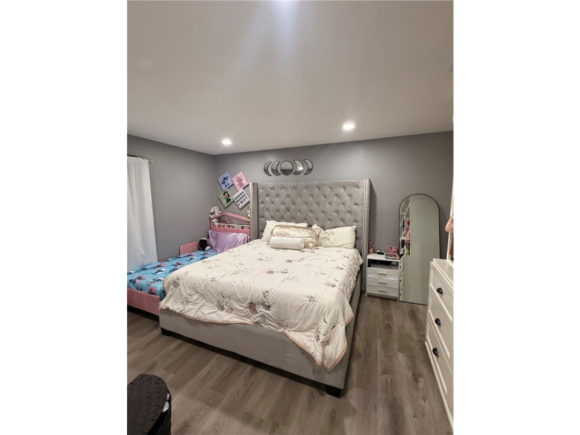 Beautifully remodeled 3-bedroom, 2.5-bath home that's completely - photo 12