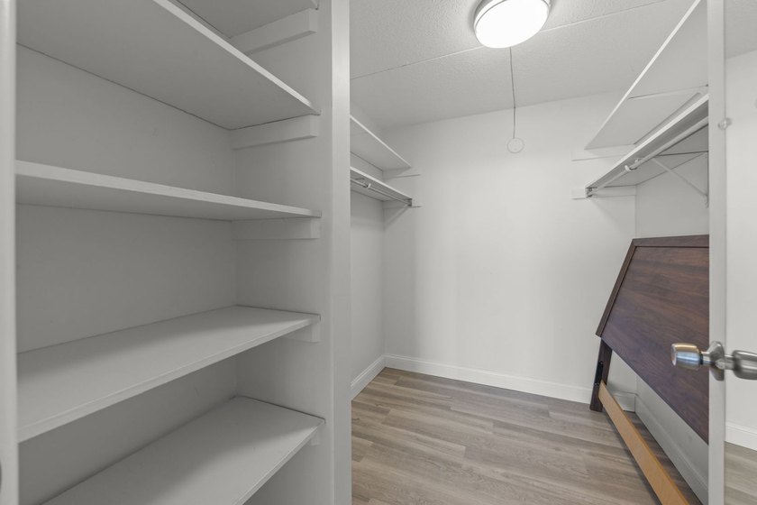 Beautifully updated corner unit in the sought after Cove Landing - photo 15