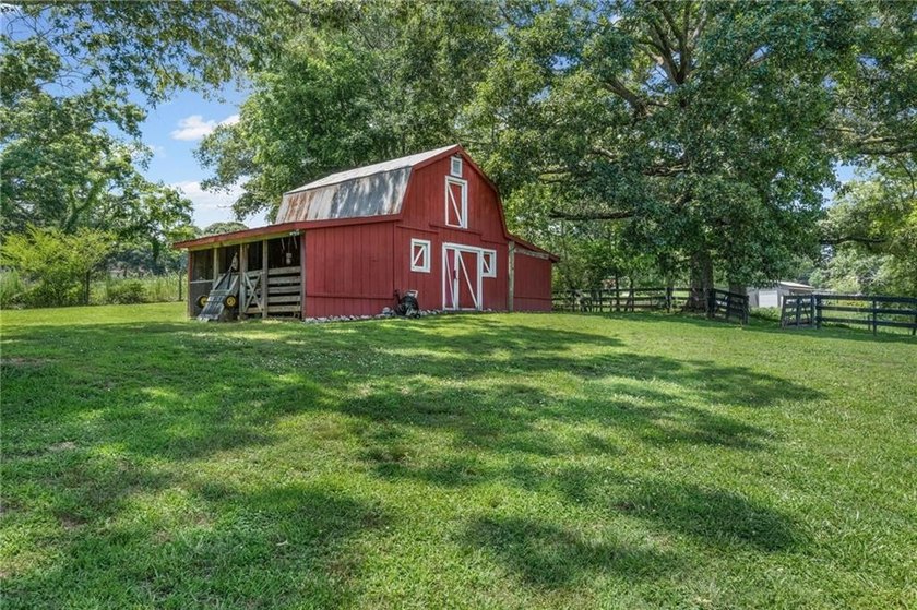Charming 4 5 Acre Mini Farm in North Hall School District - photo 46