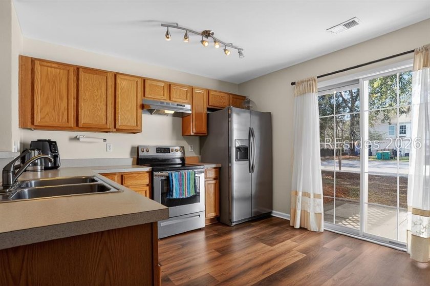 Exceptional 2 Master Bedroom Townhome in the amenity rich - photo 11