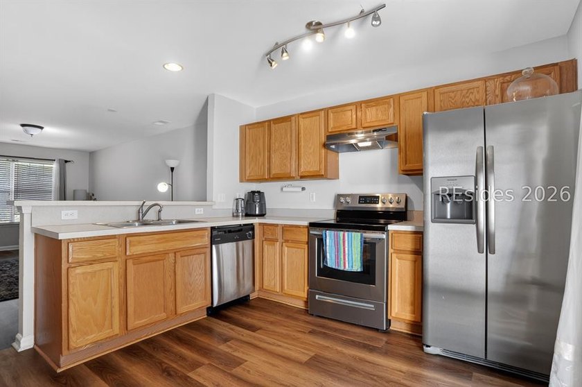 Exceptional 2 Master Bedroom Townhome in the amenity rich - photo 12
