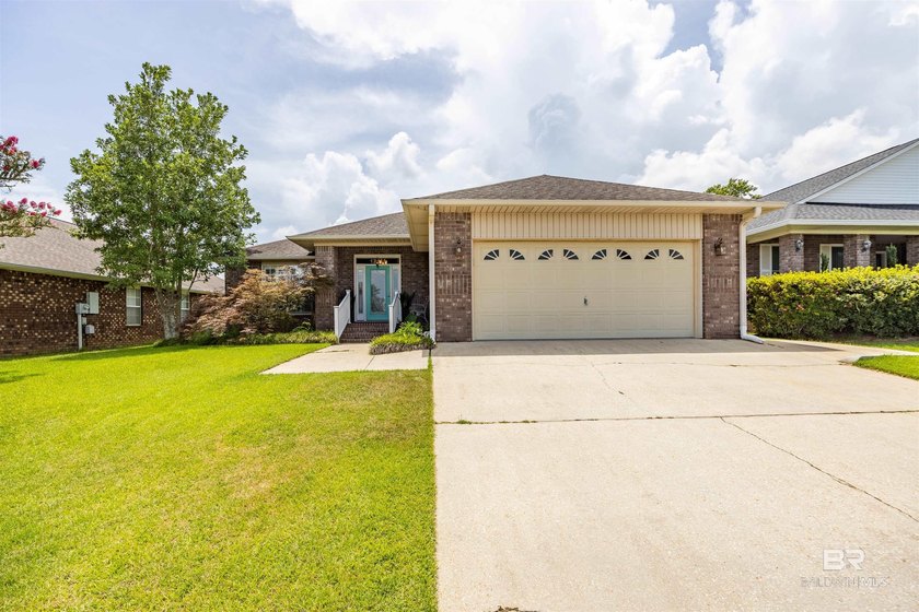 Beautiful 3-bedroom, 2-bath brick home offering comfort - photo 18