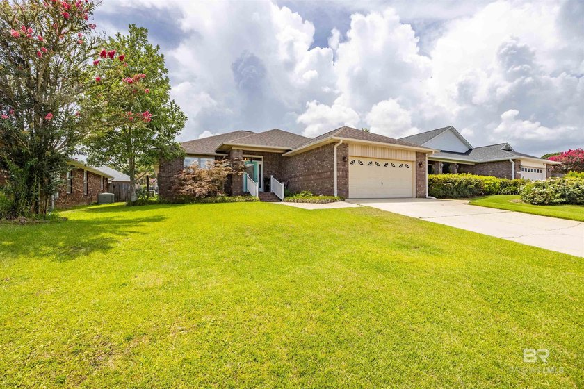 Beautiful 3-bedroom, 2-bath brick home offering comfort - photo 19