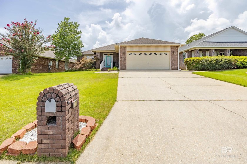 Beautiful 3-bedroom, 2-bath brick home offering comfort - photo 20