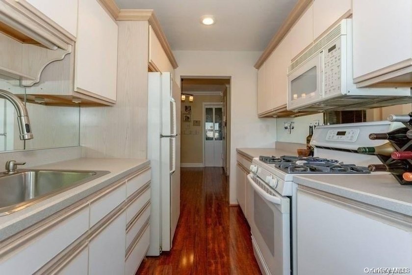 Spacious Open Floor Plan Two Bed Two Full Bath Unit. Enter This - photo 10