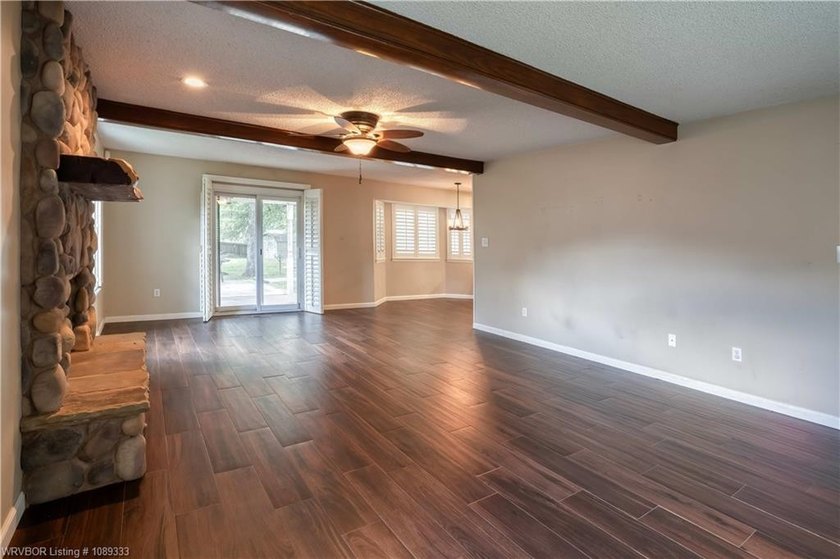 Beautifully updated 4 bedroom, 3 bath home located on a - photo 12