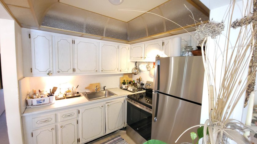 Bright and charming, lightly updated, one bedroom, one bath - photo 12