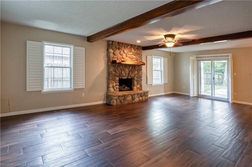 Beautifully updated 4 bedroom, 3 bath home located on a - photo 13