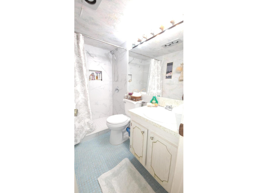 Bright and charming, lightly updated, one bedroom, one bath - photo 13