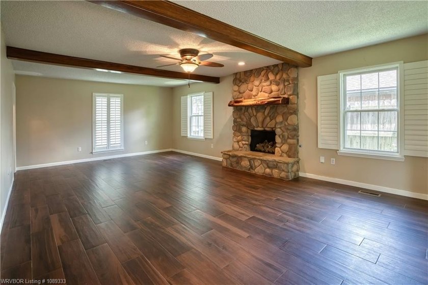 Beautifully updated 4 bedroom, 3 bath home located on a - photo 15