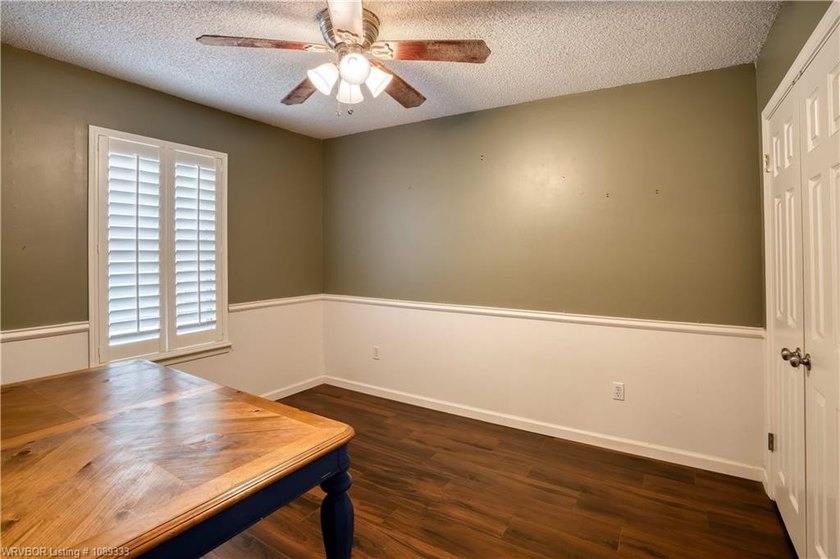 Beautifully updated 4 bedroom, 3 bath home located on a - photo 19
