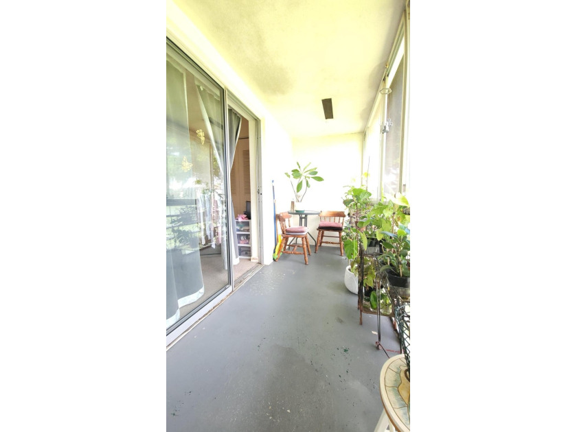 Bright and charming, lightly updated, one bedroom, one bath - photo 19
