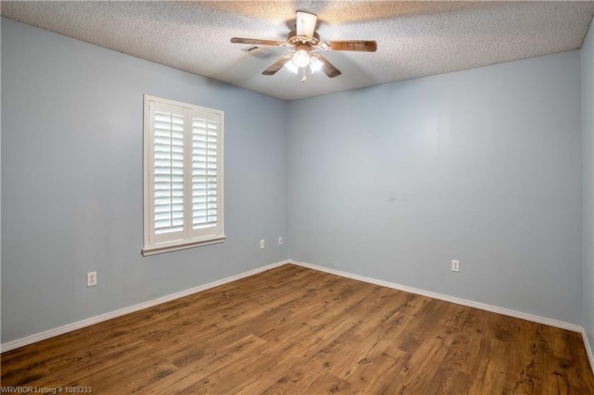 Beautifully updated 4 bedroom, 3 bath home located on a - photo 22