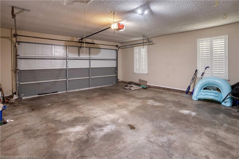 Beautifully updated 4 bedroom, 3 bath home located on a - photo 32