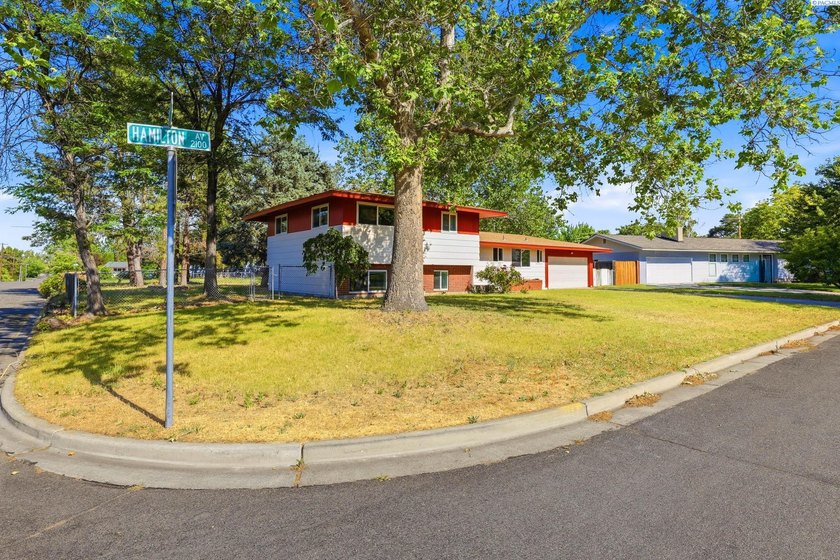 MLS# 293334 This well-located 4-bedroom home offers convenience - photo 3