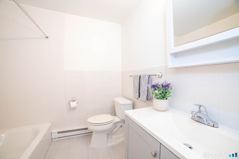 Move right into this beautifully updated one-bedroom condominium - photo 11