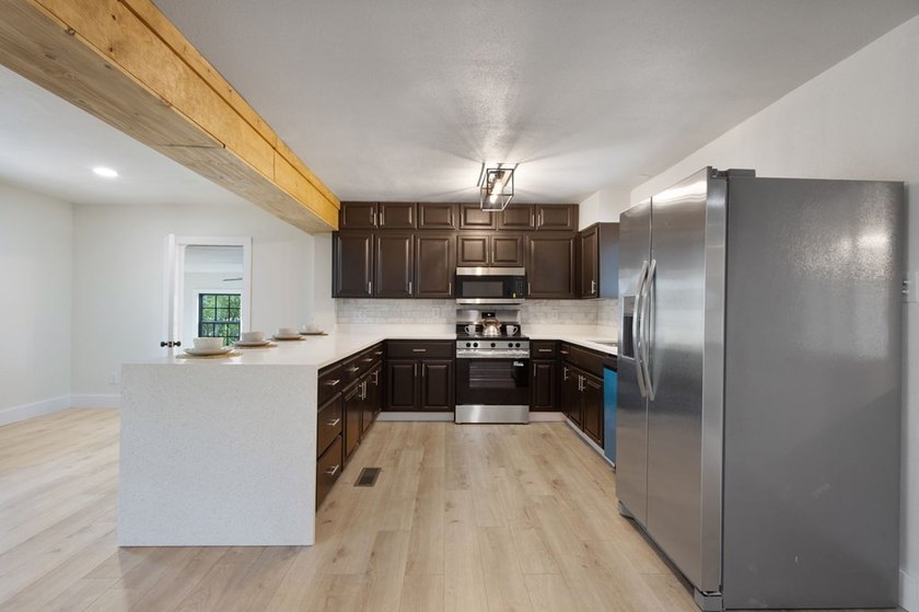 Completely remodeled and move in ready! This 3 bedroom, 2 - photo 12