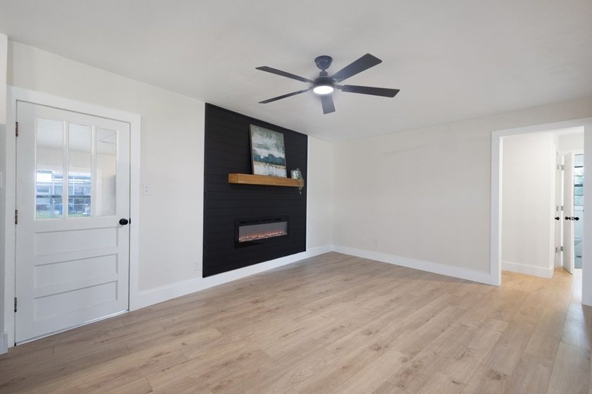 Completely remodeled and move in ready! This 3 bedroom, 2 - photo 13
