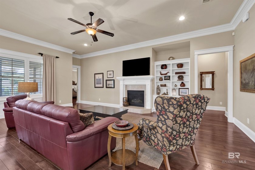 A stunning custom home in the beautiful Summer Lake community - photo 14