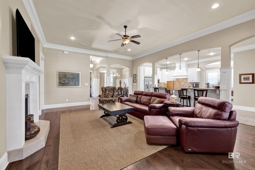 A stunning custom home in the beautiful Summer Lake community - photo 15
