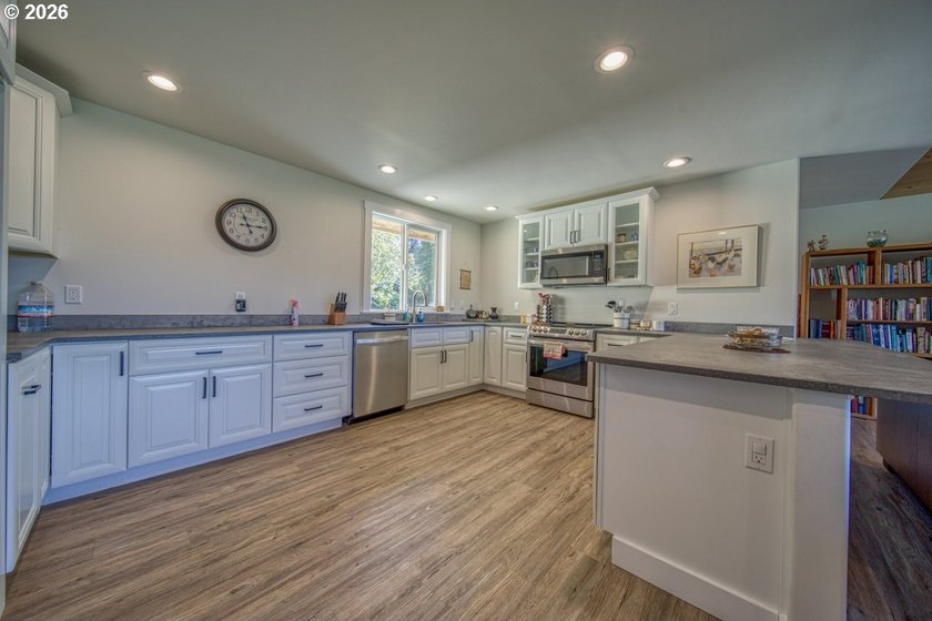 Built in 2021 by a reputable local contractor, this - photo 15